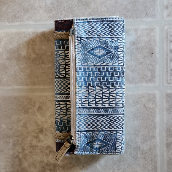 Multicolored fabric snap wallet in great condition. - Picture 4 of 4